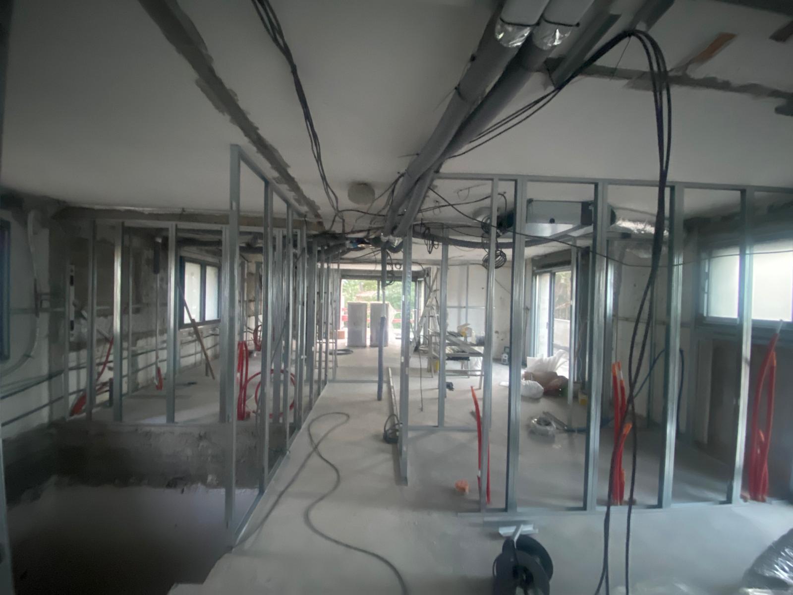 Chantier villa Saint-Tropez — rails et câblage